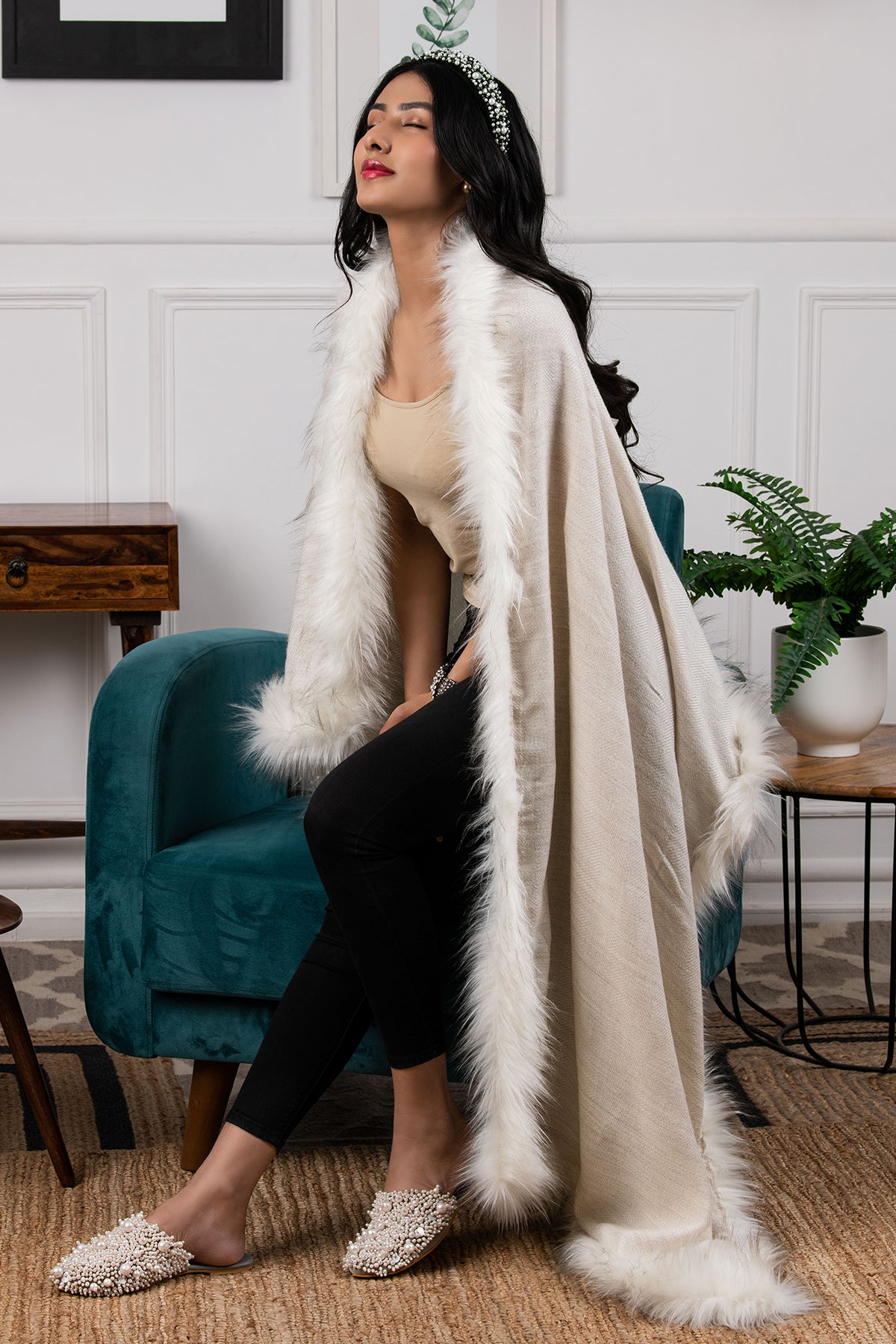 Kim White Fur Stole Rhe Ana
